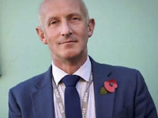 Head resigns from community school