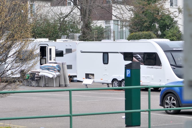 Newton Abbot. Travellers set up camp in Cricketfield Road car park
MDA280322A_SP001 Photo: Steve Pope