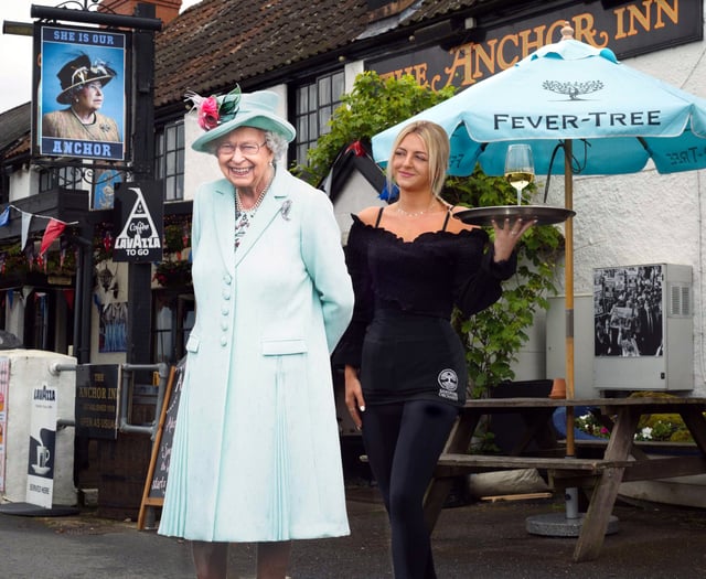 Queen spotted at Cockwood pub