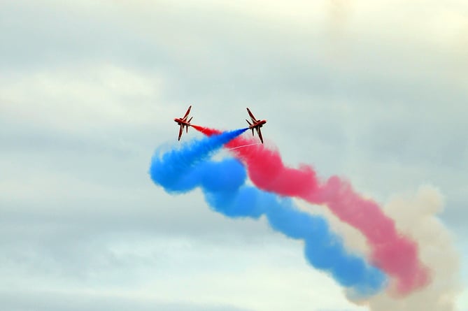 Photo: Steve Pope MDA020722A_SP061
Teignmouth Airshow.  Red Arrows synchro pair