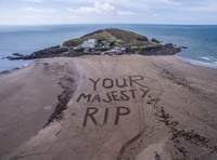 Bigbury pays tribute to Her Majesty with message in the sand 
