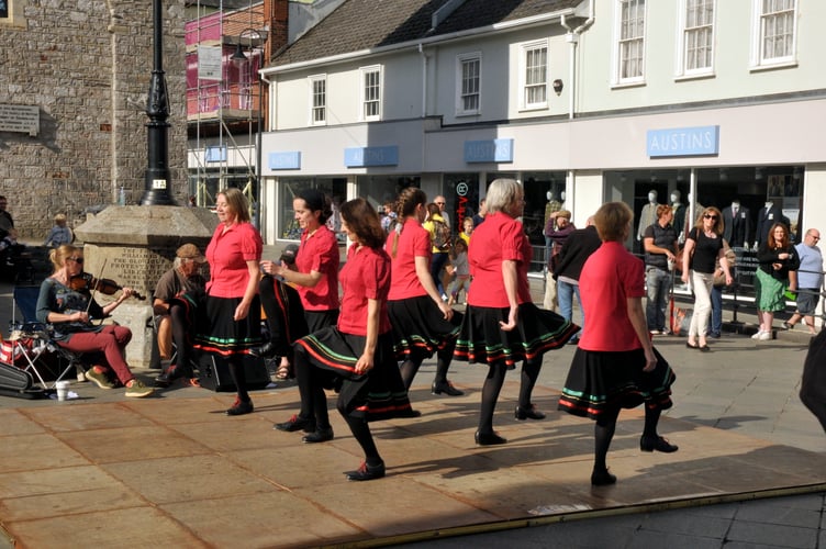 Shuffle the Deck performing in Newton Abbot