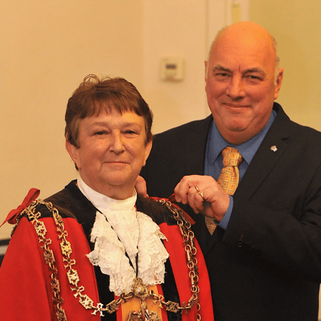Outgoing Porteeve Sean WIlson hands over the chain of office to the 1,202ndww Porteeve Karen Turner.