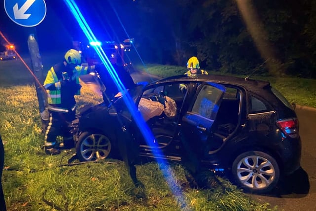 Car crashes into lamppost