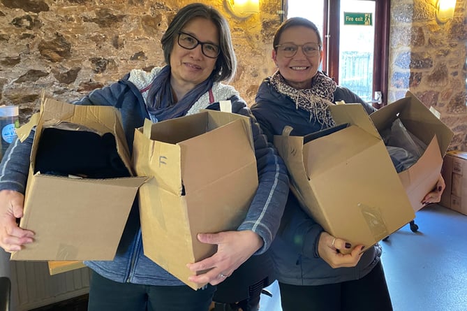 Sarah Lakey, fundraising manager and KingsCare Community Shed Manager, dropping off some 'warm packs'to HITS.
Picture: Sarah Lakey
