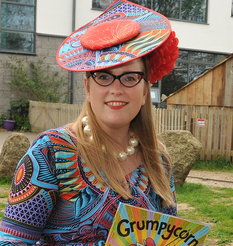 Photo: Steve Pope MDA270422A_SP009
Chagford Primary School. Children's author and illustrator Sarah McIntyre takes up her new role as the school's Patron of reading.