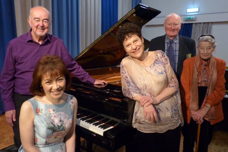 Martin Roscoe, Noriko Ogawa and Margaret Fingerhut after their concert at the Courtenay Centre, with sponsors Jim and Penelope Putz