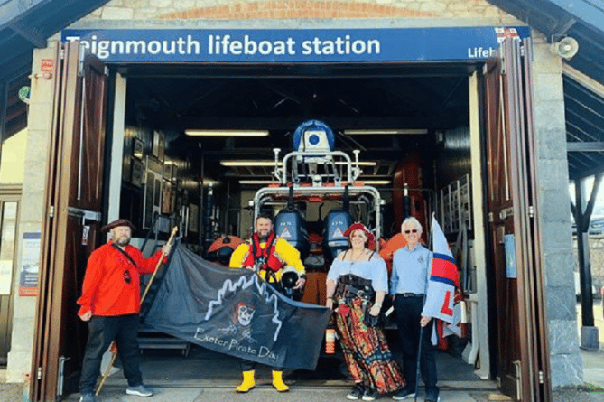 Teignmouth RNLI’s Volunteer Crew, Dave and Volunteer Visits Officer, Brian, with the Exeter Pirates.