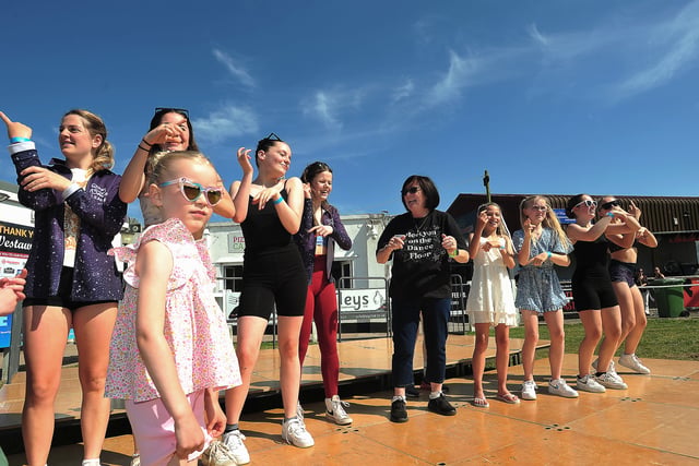 Hands up for hand jive for world record attempt