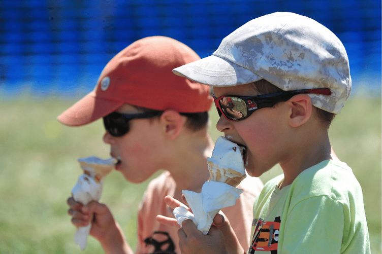 Alfie and Jamie Haynes find  nice way to stay cool.