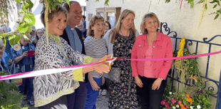 Former TV presenter Judi Spiers opens flower festival 