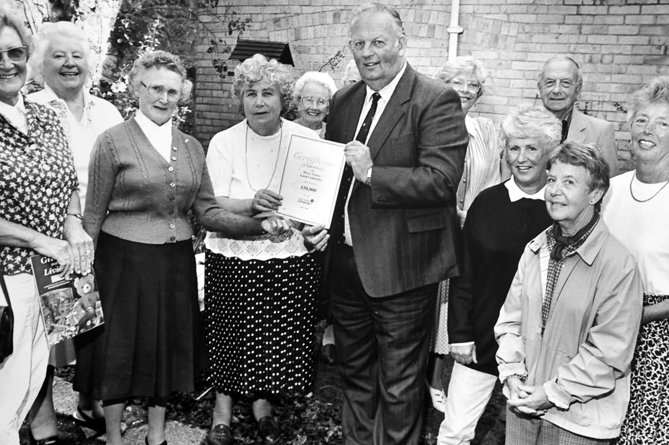 September 1995 and Bovey Tracey’s branch of Cancer Relief celebrate raising £50,000 over 40
years. Alan Sanders, area appeals organiser for the Cancer Research Campaign, was on hand to
present members, including chairman Eileen Eastwood and treasurer Mary Ridd, with a certificate
of thanks.