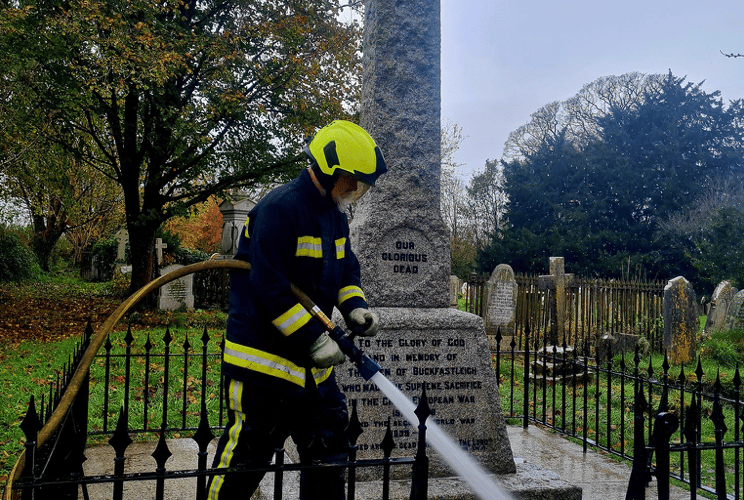 Buckfastleigh firefighters clean war memorial ahead of Remembrance Day