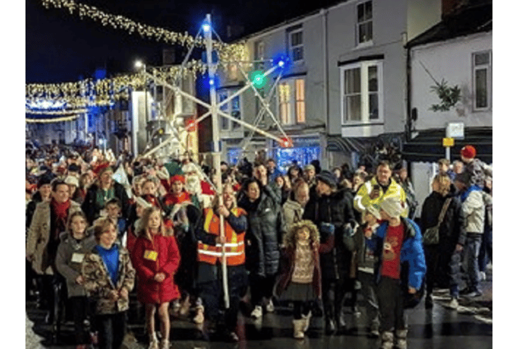 Chudleigh lights the night to start Christmas