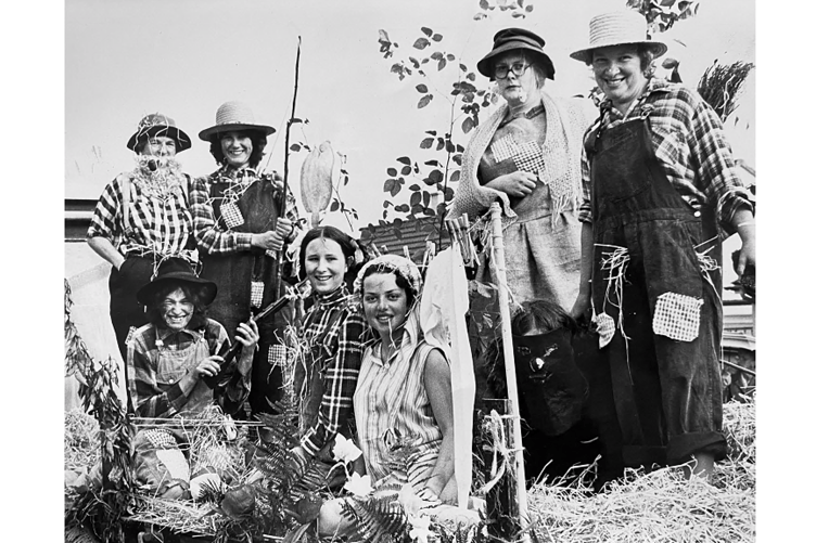 Listen to their story ‘bout a man named Jed - Coombe Cross Hotel were The Beverly Hillbillies for the day.