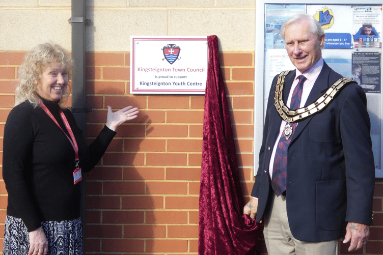 Councillor Julie Scagell and Mayor Trustee Ron Peart unveiling the plaque at KYC.