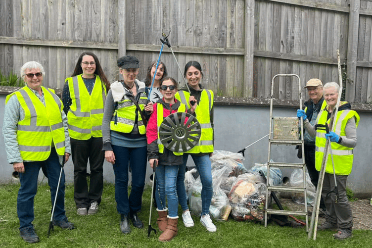 Hennock Parish Council litter pick