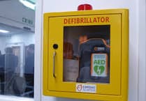 Join defibrillator training in Dawlish – essential skills!