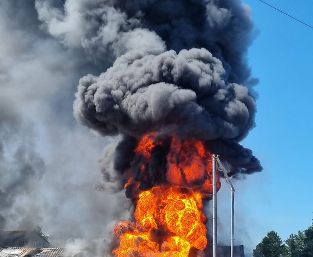 Dramatic images of Heathfield fire