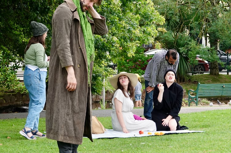 Sun and Moon Theatre Company perform in Dawlish. Photo Bob Simpson