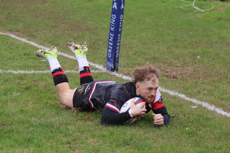 Billy Colthart scoring Teigns' 1st try.