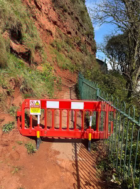 Section of footpath at Lea Mount, Dawlish has been closed due to falling debris. PHOTO TEIGNBRIDGE COUNCIL