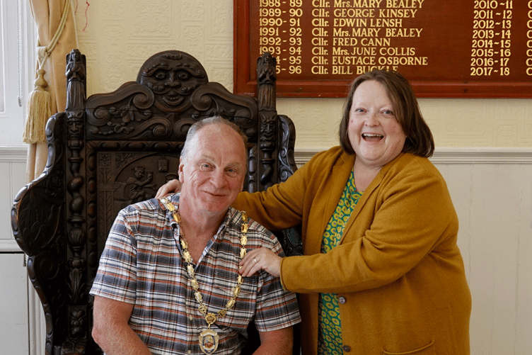 New Mayor of Dawlish Cllr Anthony James is presented with the chain of office by outgoing Mayor Cllr Lin Goodman-Bradbury