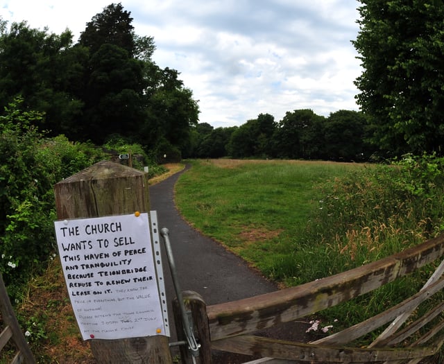 Council backs move to save popular green space 