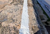 Safety line on Dawlish sea wall for be extended