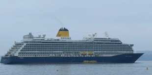 Mayor welcomes cruise ship