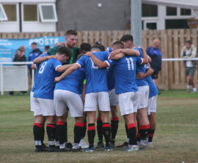Spurs and Teignmouth win to nil