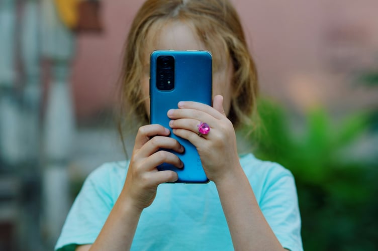 Children are being urged to 'ditch the screens' as part of National Eye Health week