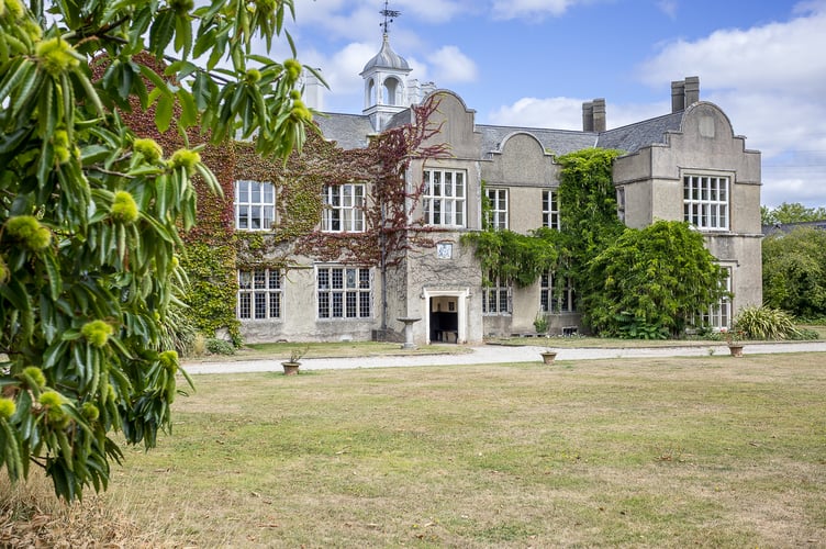 Old Forde House, Image Poppy Jakers Photography/Vickery Holman 