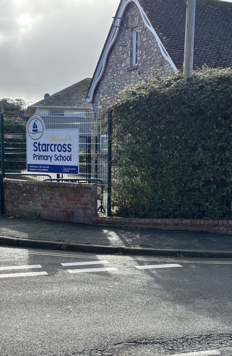 Starcross Primary School on New Road. Photo Alan Connett 