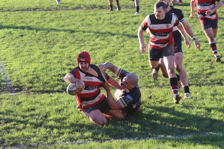 Alex Ford rips through the Winscombe defence from the back of a scrum to score the 3rd try