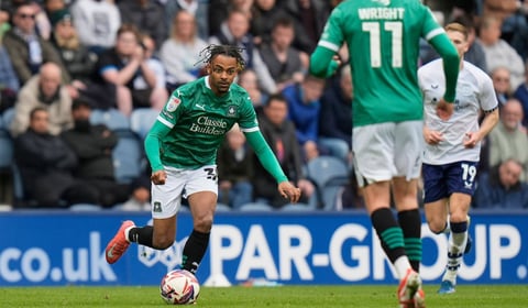 Argyle duo Issaka and Roberts join Truro City on loan