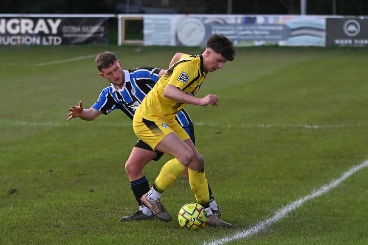 South West Peninsula League Premier East. Match action from Newton Abbot Spurs versus Crediton United. A 2-1 home win at The Rec for Spurs