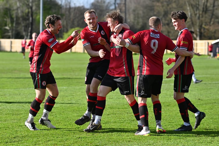 Bovey Tracey vs Crediton. Photo: Alan Craig