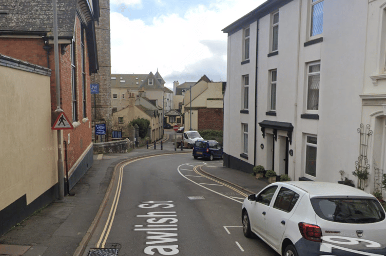 A379, Dawlish Street