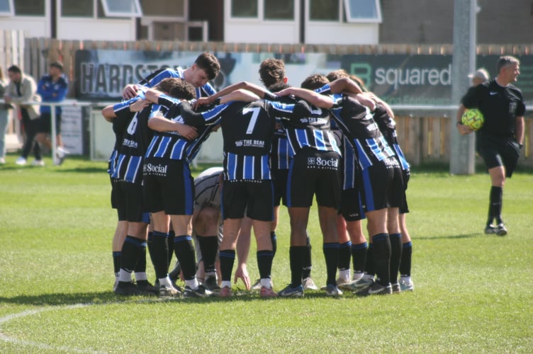 Newton Abbot Spurs huddle vs Middlezoy
