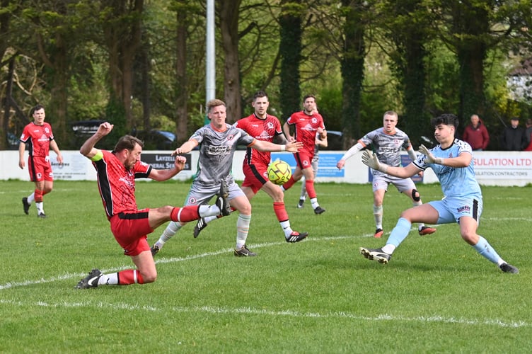 Honiton 1 Bovey 10 11-04-26 Football. Bovey Tracey versus Honiton. Photo: Alan Craig