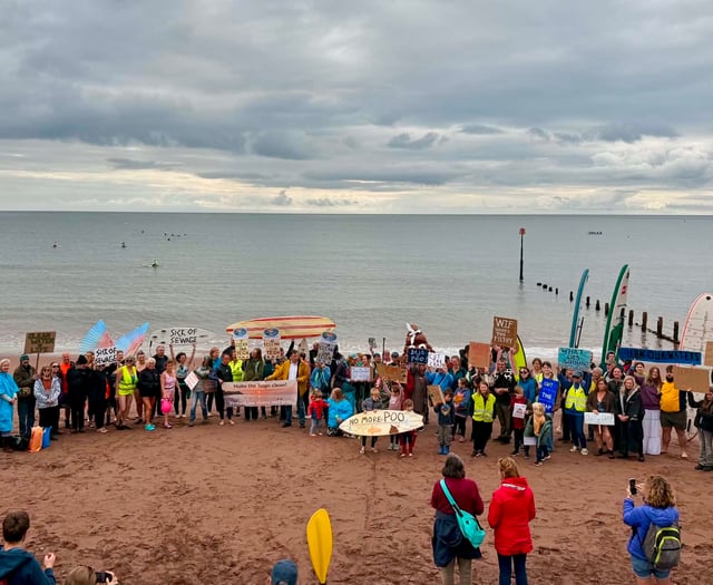 Hundreds gather for pollution protest 