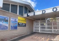 Teignmouth Lido sale: Community's bid begins
