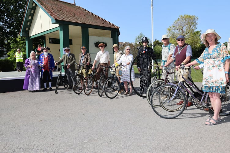 Cyclists on vintage bikes head off on the annual ride. Photo Bob Simpson