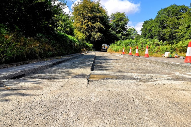 Additional resurfacing work on section of the A382 close to Moretonhampstead town centre