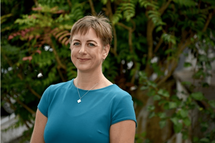 Detective Inspector Jeanne Hellyer,